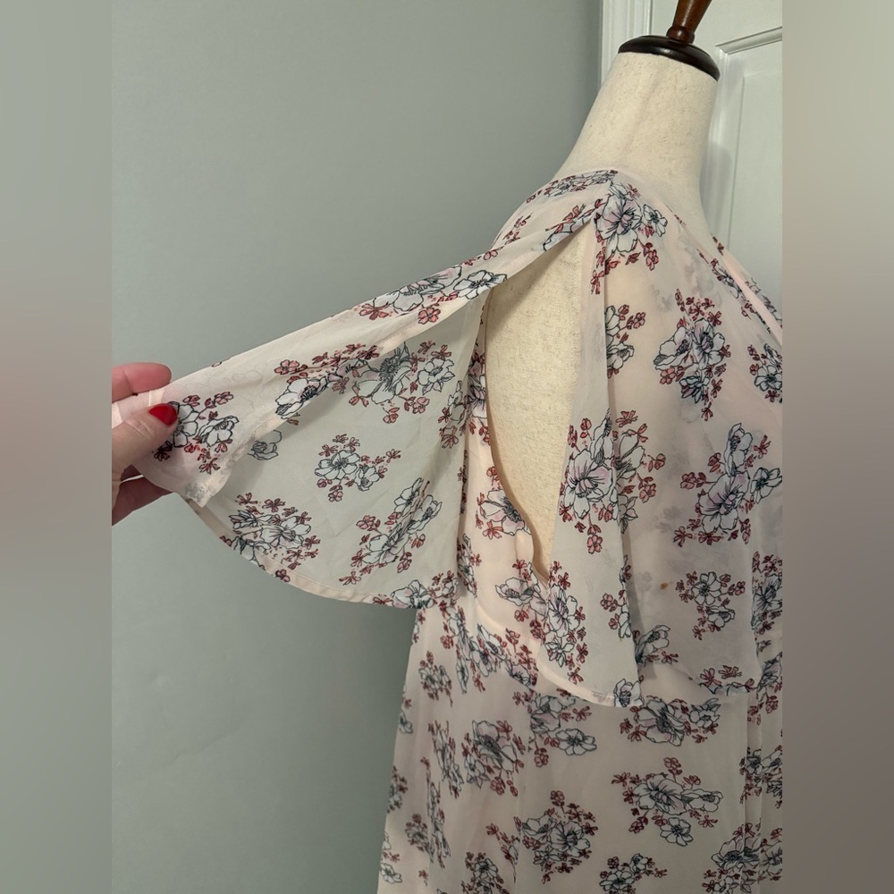 Torrid Blush Floral Wrap Dress - Picture 4 of 9